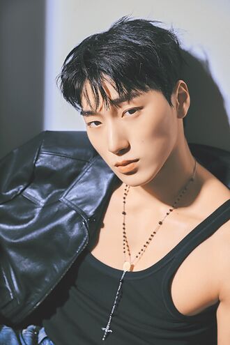 ATEEZ崔傘冷冽與性感並存