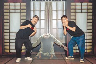 陳為民憶當兵跳傘掉屎坑