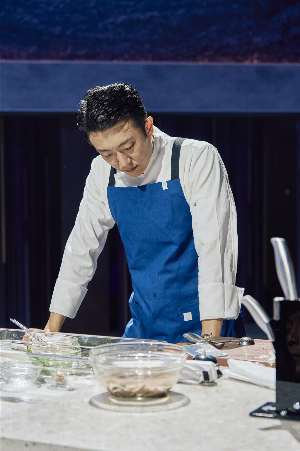 張懷秋處理豬肝時腦袋當機。（華視提供）