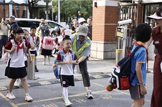 陸官方要求平台遏制對學生「販賣焦慮」 禁3C產品帶入課堂