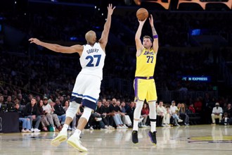 NBA》东契奇贡献49分11助攻 湖人轻松横扫灰狼摘本季首胜