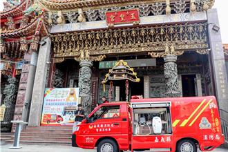 嘉邑玉皇宮送暖 嘉縣獲贈細水霧幫浦消防車、自動心肺復甦機