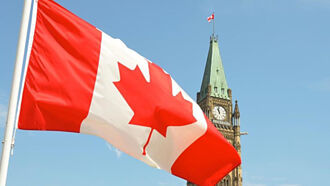 川普喊停美加談判 因假雷根廣告