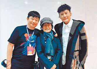 張信哲首唱閩南語歌獻媽媽