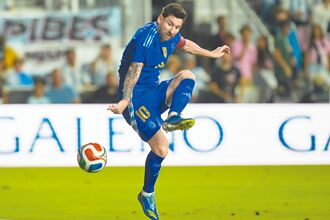 足球》梅西 再為邁阿密踢2年