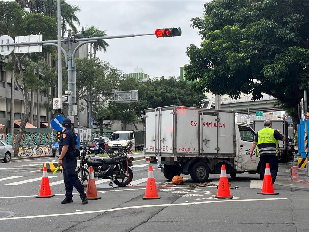 機車騎士重傷送醫搶救。（民眾提供）