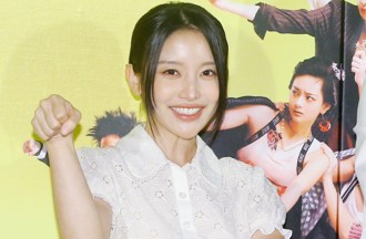 蔡瑞雪義大利街頭解放魔鬼身材 「背部挖空、傲人曲線」見客