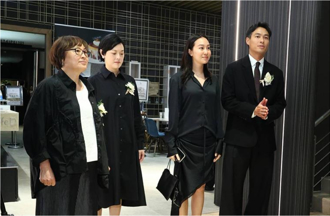 楊祐寧父親病逝 妻子Melinda哽咽發「千字文」悼念公公 