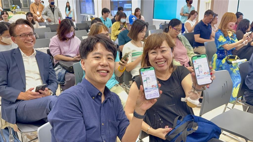 高雄校園通APP啟用！家長可線上繳學雜費、看成績