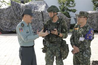 吕坤修无预警视导陆胜操演 务实验证战训