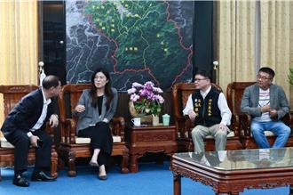 鄭麗文低調赴新竹縣議會「謝票」閒話家常避談選舉