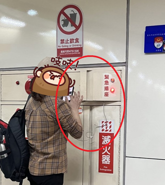 捷運站內女子詭異站消防栓旁　竟是竊用緊急電源「充手機」