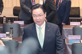 美學者批賴魯莽 吳釗燮嗆「絕不投降」：懂了嗎？