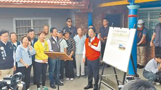 賴再赴台南災區 允發屋損慰助金