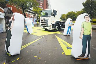 HINO GO潮派嘉年華 體驗商用大車駕駛艙