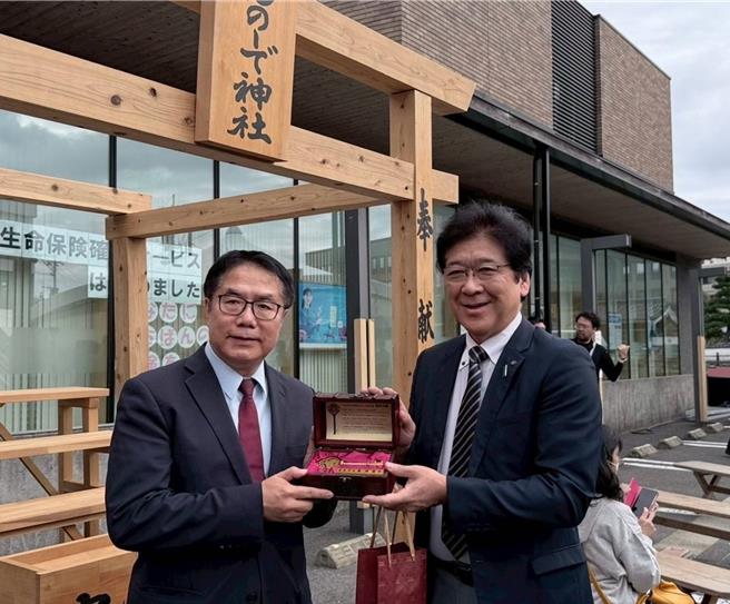 台南市长黄伟哲首度拜访友谊市日本长崎县平户市，受到平户市长黑田成彦热情接待。（市府提供／洪荣志台南传真）