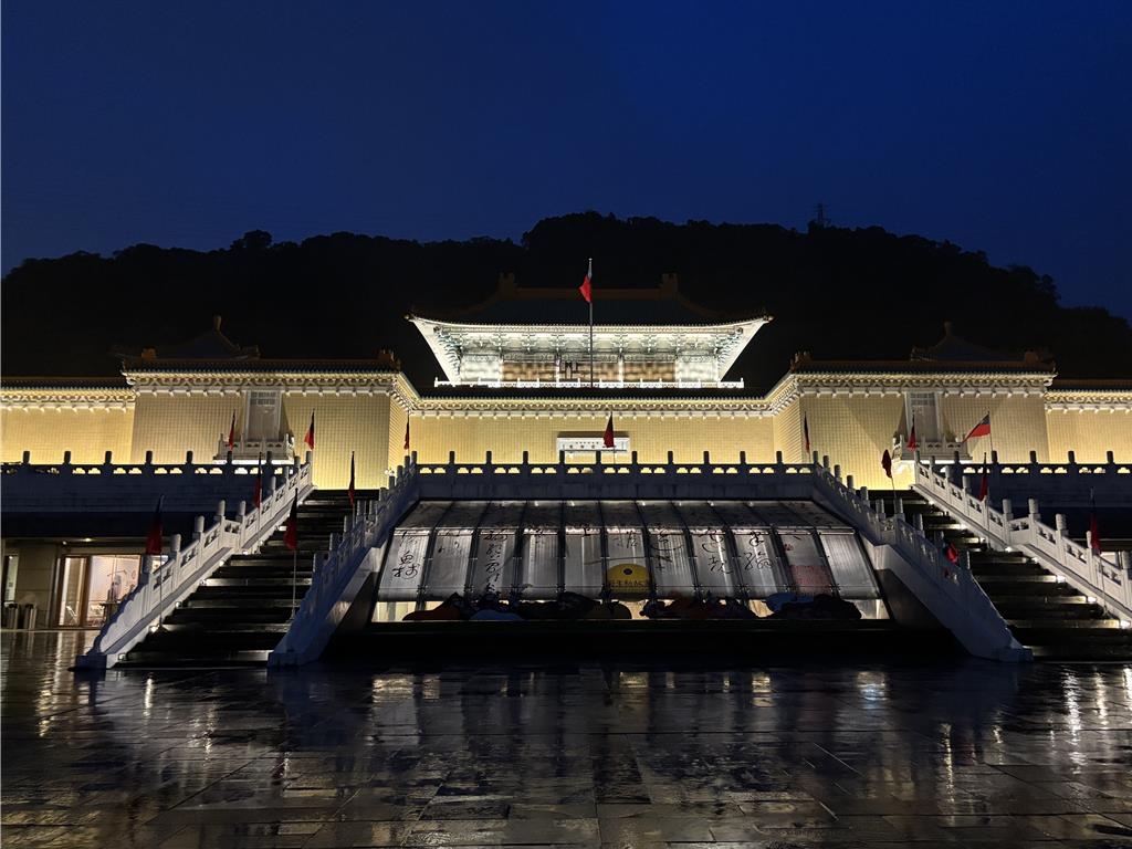 故宮博物院附屬商店委外經營,消費者滿意調查顯示,消費者滿意度呈逐年下滑趨勢,創下近3年新低。(林縉明攝)