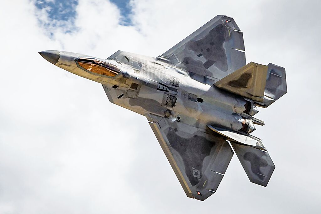 殲-36來勢洶洶 退將:F-22不改裝「跟殲-20空戰就慘了」