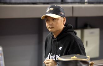 中職》兩度擦身總冠軍 曾豪駒助樂天奪首冠眼眶泛淚