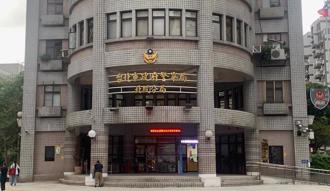 北投知名社區惡鄰噪音擾民、鐵棒砸鄰門 警強制送醫