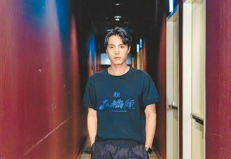 首位自首闪兵艺人！《角头》唐振刚赴地检署、公开道歉