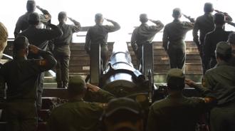 就是要打手游！陆军迫炮兵不鸟长官下令保养装备   下场超惨