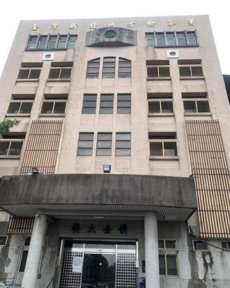 藝人「小剛」赴新北檢自首逃兵　地檢證實：訊後請回