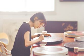 李心潔辦藝術展 香港小吃為靈感