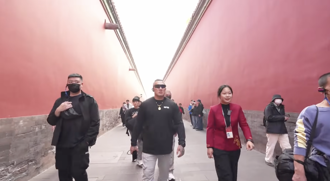 馆长北京逛紫禁城、买Labubu送徐巧芯  喊话两岸要和平