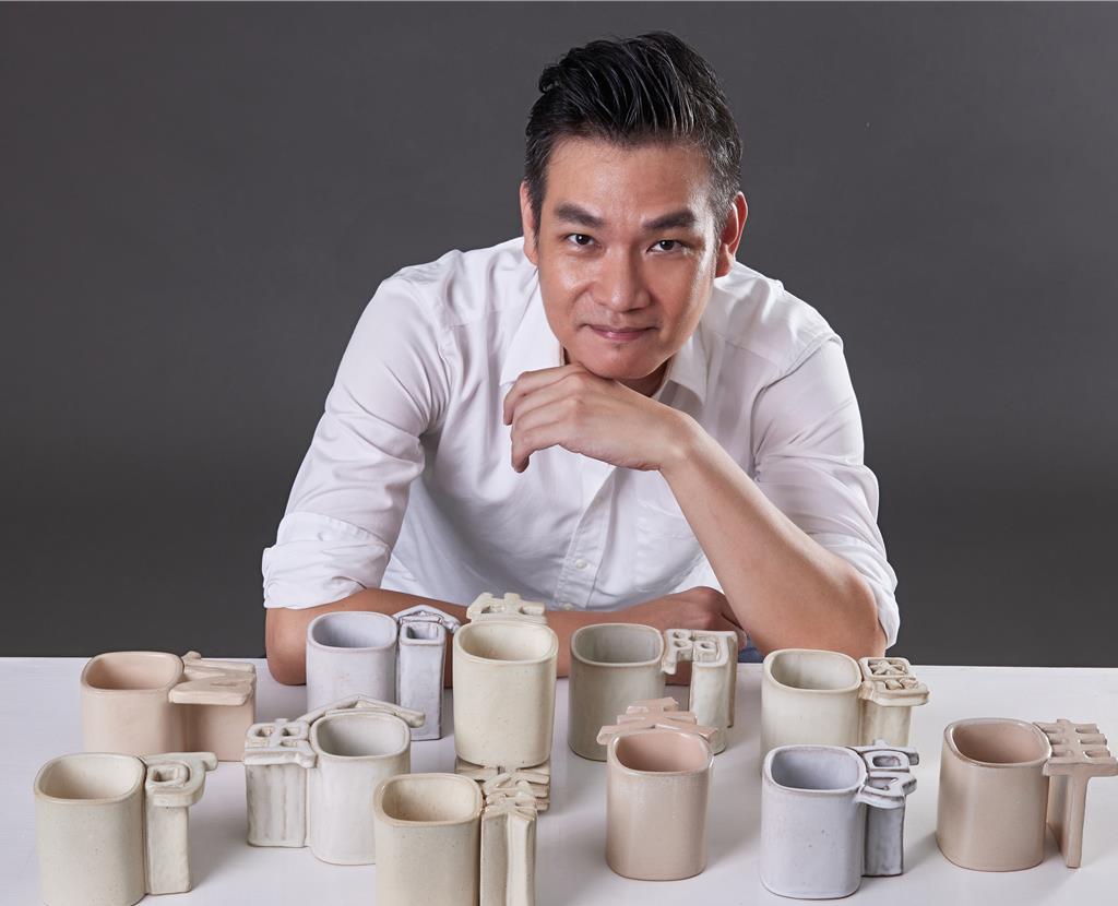 元智大學老師陳彥彰，以其創意作品《靠杯》獲英國世界前瞻設計獎（WFDA）季度最大獎。(元智大學提供／呂筱蟬桃園傳真)