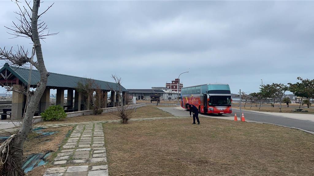 澎湖菜園碼頭空地試鎮暴槍 男遭攔檢槍送鑑定