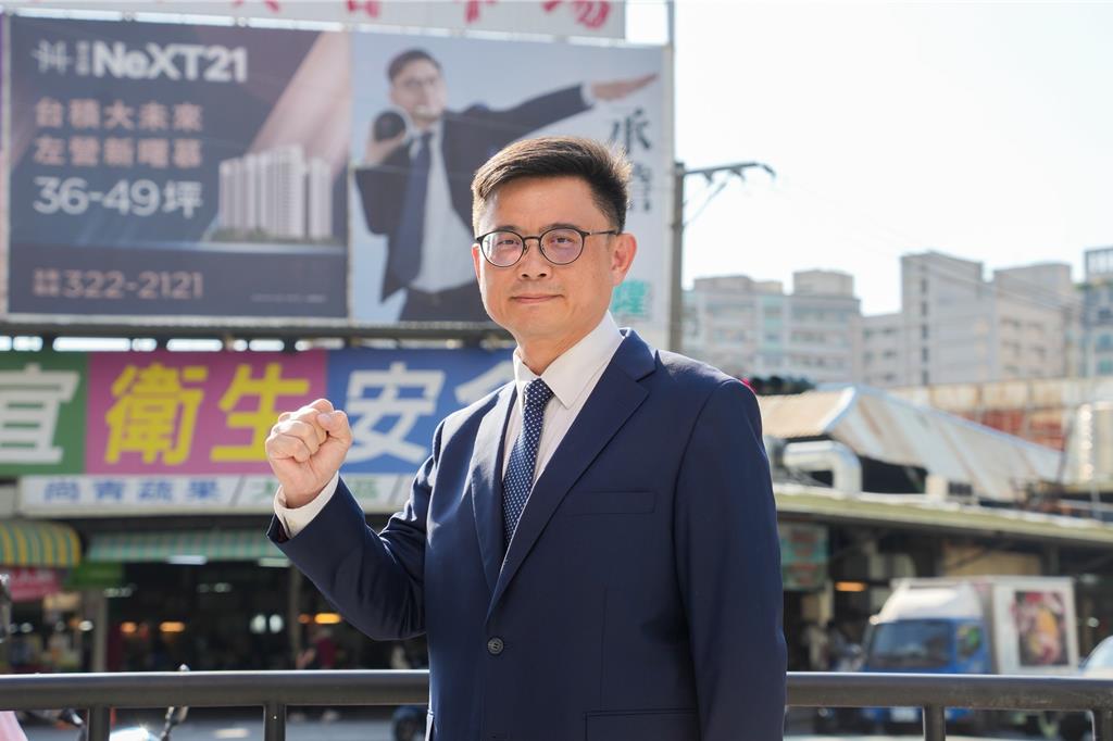 高雄綠營初選戰火升溫!賴瑞隆「承擔遠見」新看板亮相