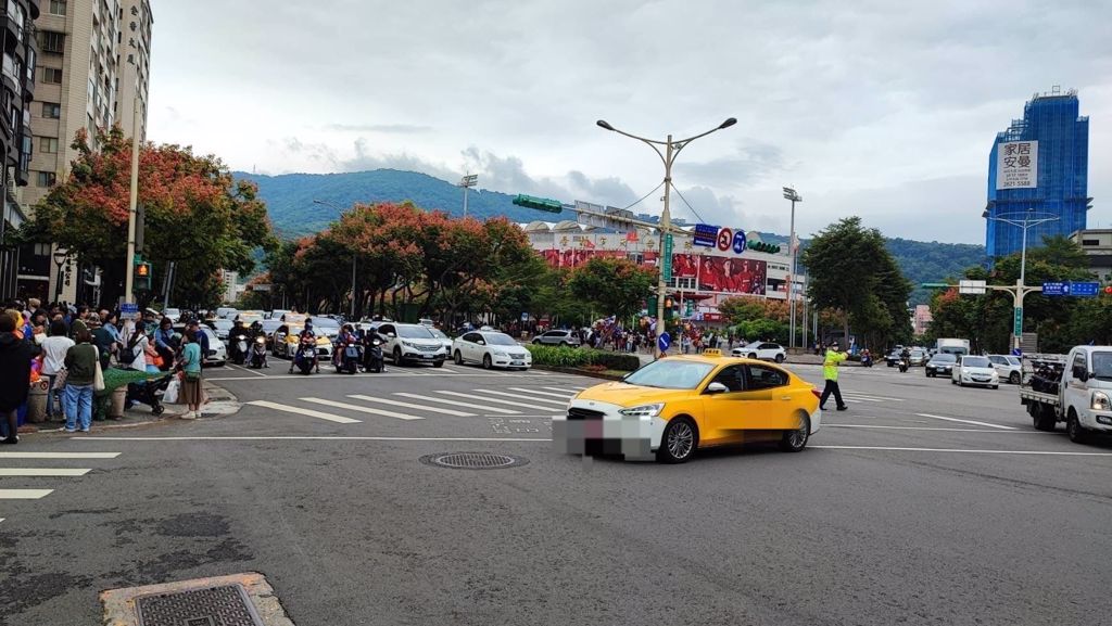 萬聖節天母狂歡！士林分局超前部署　18名警義交疏導