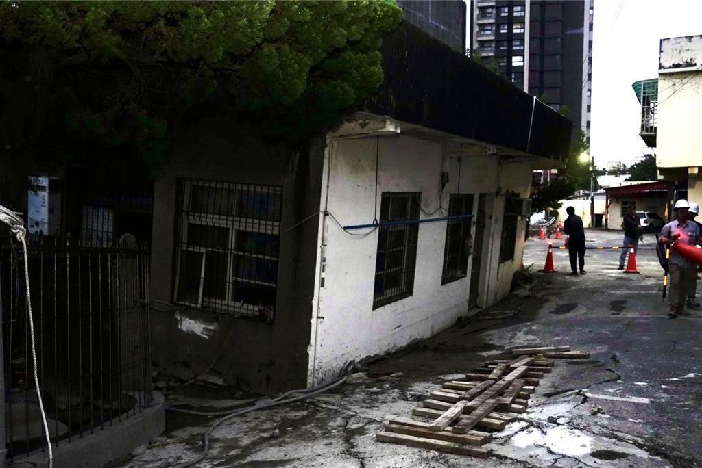 東大路施工不慎導致地層下陷 竹市府緊急安置住戶