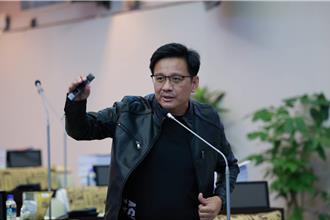 南市议员变身「台南黄仁勋」！质询AI市政落后现况