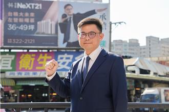 高雄绿营初选战火升温！赖瑞隆「承担远见」新看板亮相