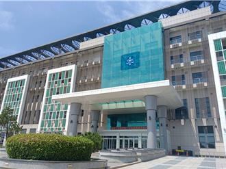 女子弯腰挑木瓜遭袭臀 超高龄白内障阿公说他没摸