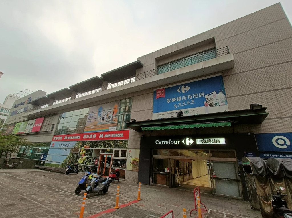 家樂福青海店真的要收了！業者公告「最後營業日」 在地人不捨