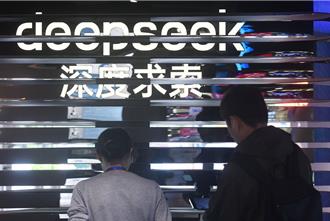 全球龍頭AI投資大賽  陸DeepSeek逾30％回報率領跑