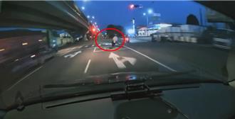 男大生騎改裝車甩警沿路違規逃    吞43罰單上網討拍遭圍剿刪文