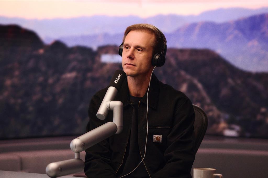 「電音天神」阿曼凡布倫大膽轉型 推出全新古典專輯《Piano》