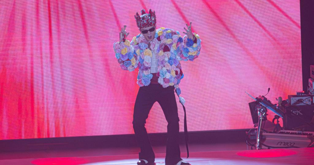 GD大巨蛋開唱喊「好熱」　下台「翻牌」幸運粉絲