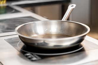 不鏽鋼不沾鍋「秒黏」 網紅廚師教2技巧：怎用都沒事