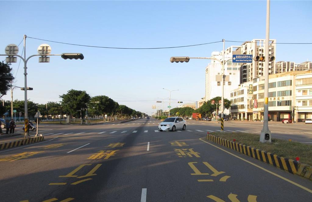 又見行人地獄！加國夫妻走斑馬線 老婆慘遭撞飛