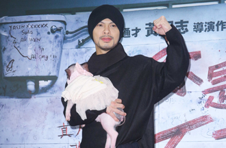 黄明志称「有黑函勒索」遭警打脸！马媒开酸：争议多到维基开一页