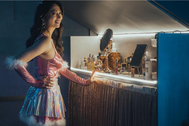 「阿喜」林育品在《整形過後》飾演菜鳥酒家女。（六魚文創提供）