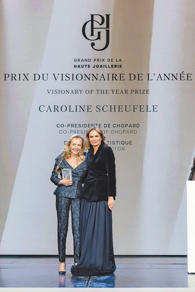 萧邦联合总裁暨艺术总监Caroline Scheufele荣获高级珠宝大奖赛的年度远见者奖。（萧邦提供）