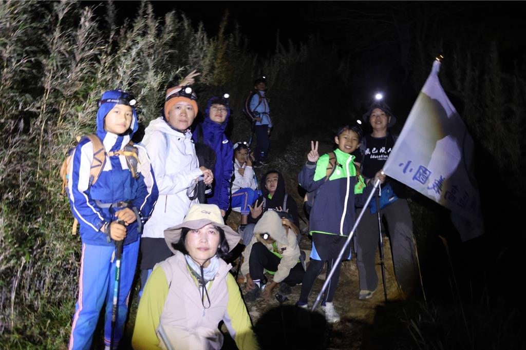 桃跨校聯盟攜手登聖山 37人挑戰大霸尖山 16位師生登頂