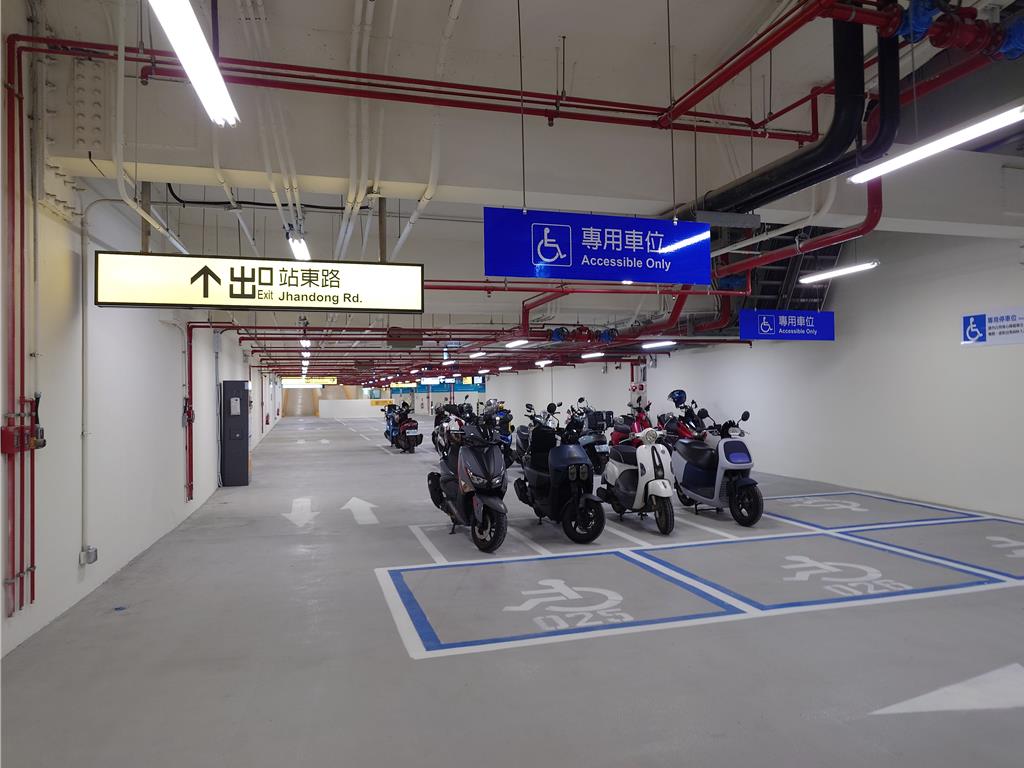 高雄車站停車場深夜取車只能走斜坡 民代批動線太複雜