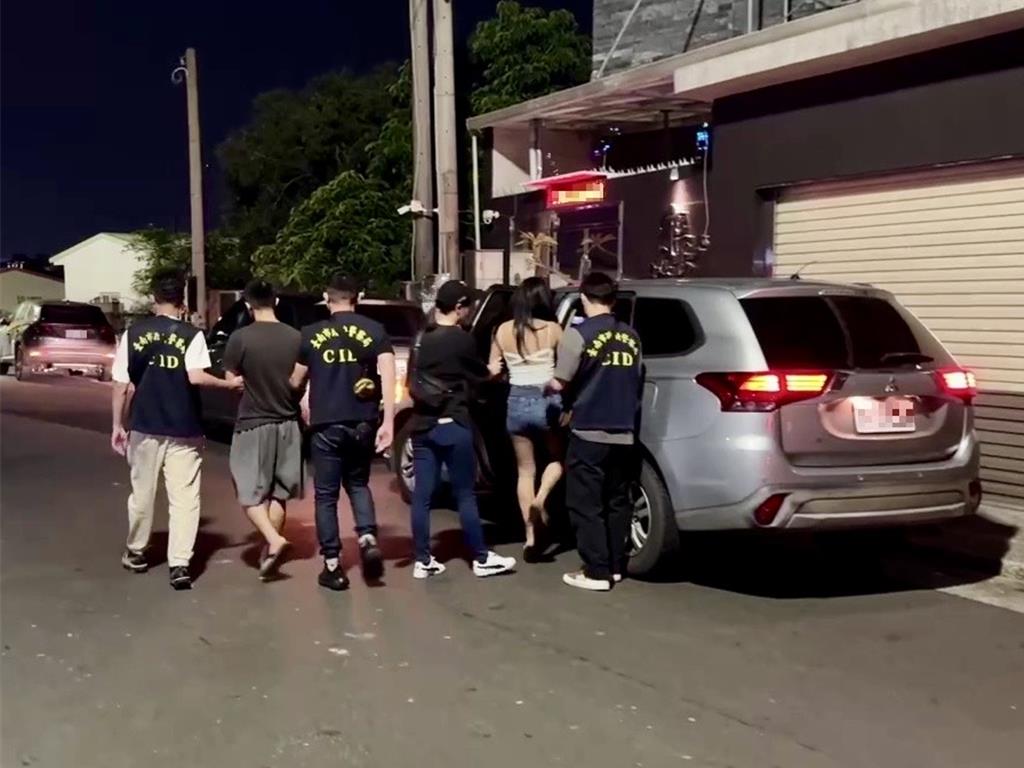 毒鴛鴦懸掛假車牌販毒　中途換牌躲警被識破